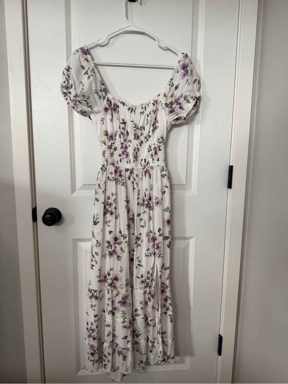 NWT White Hollister Floral Puff-Sleeve Midi Dress with Cutout Back